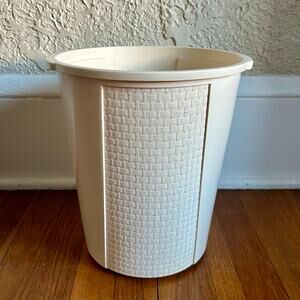Vintage Woven Texture Beige Plastic Wastebasket, Retro 1970s/80s Style